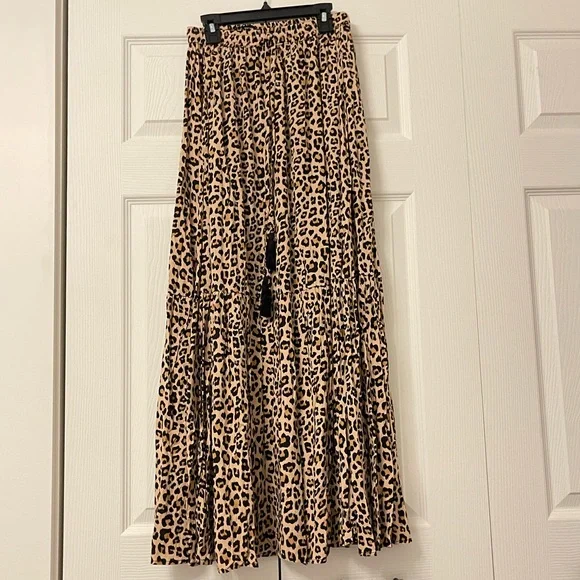 OFF TO BALI SKIRT IN LEOPARD PRINT by Showpo - Picture 4 of 7
